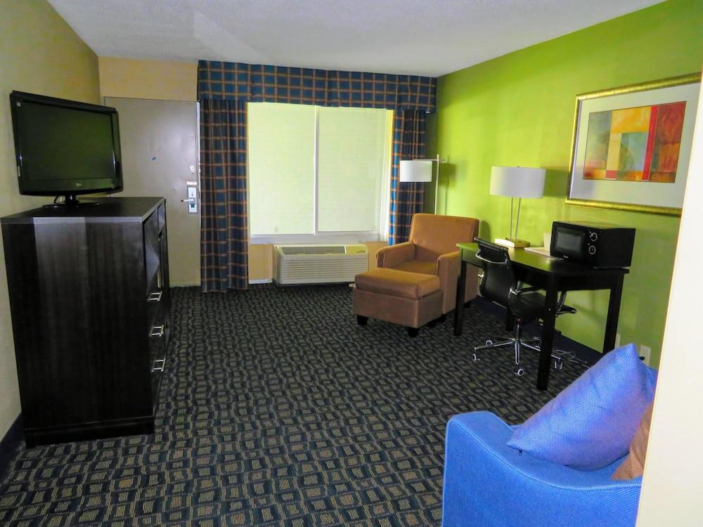 Quality & Brooksville I-75-dade Hotel 2*