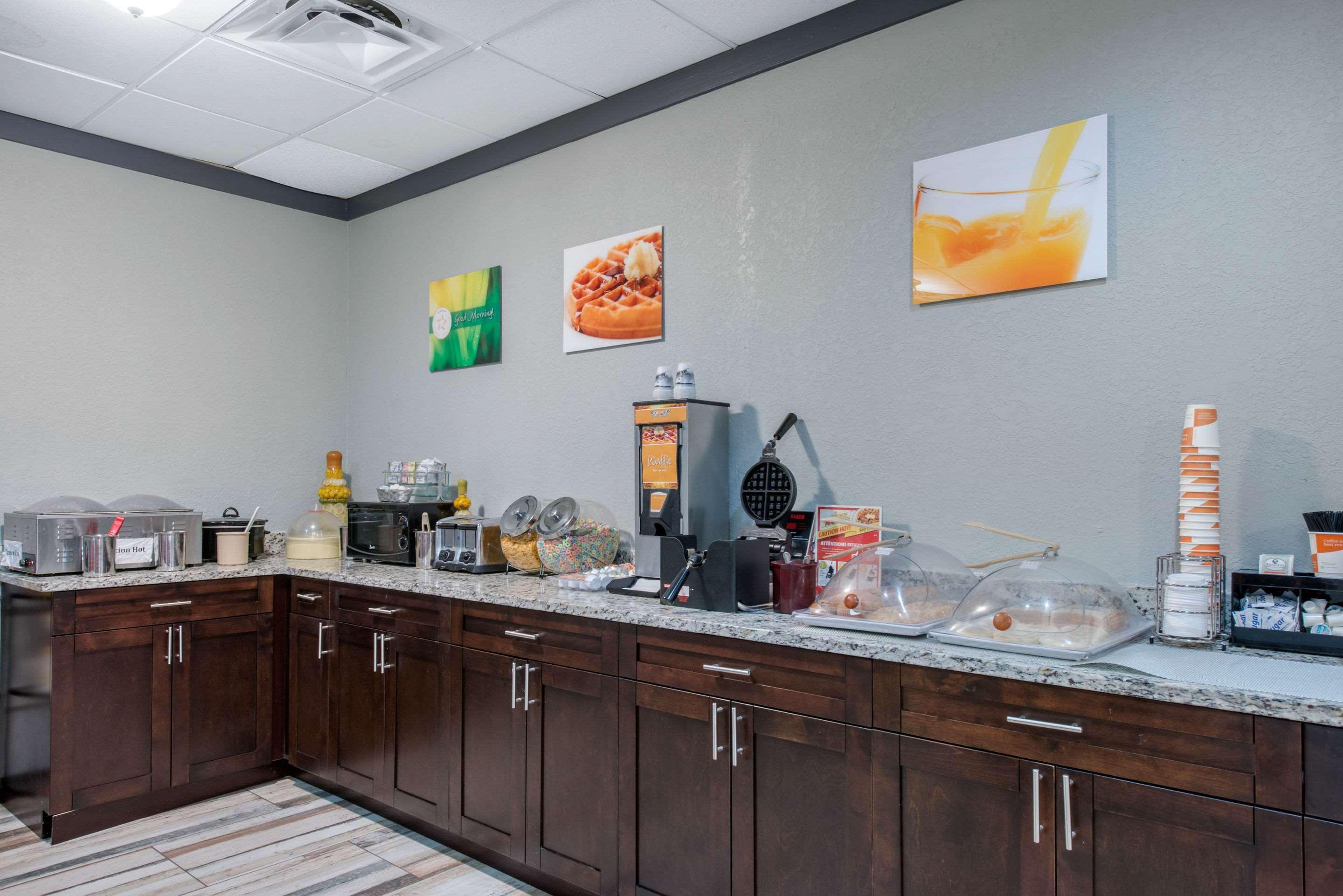 Quality & Brooksville I-75-dade Ridge Manor