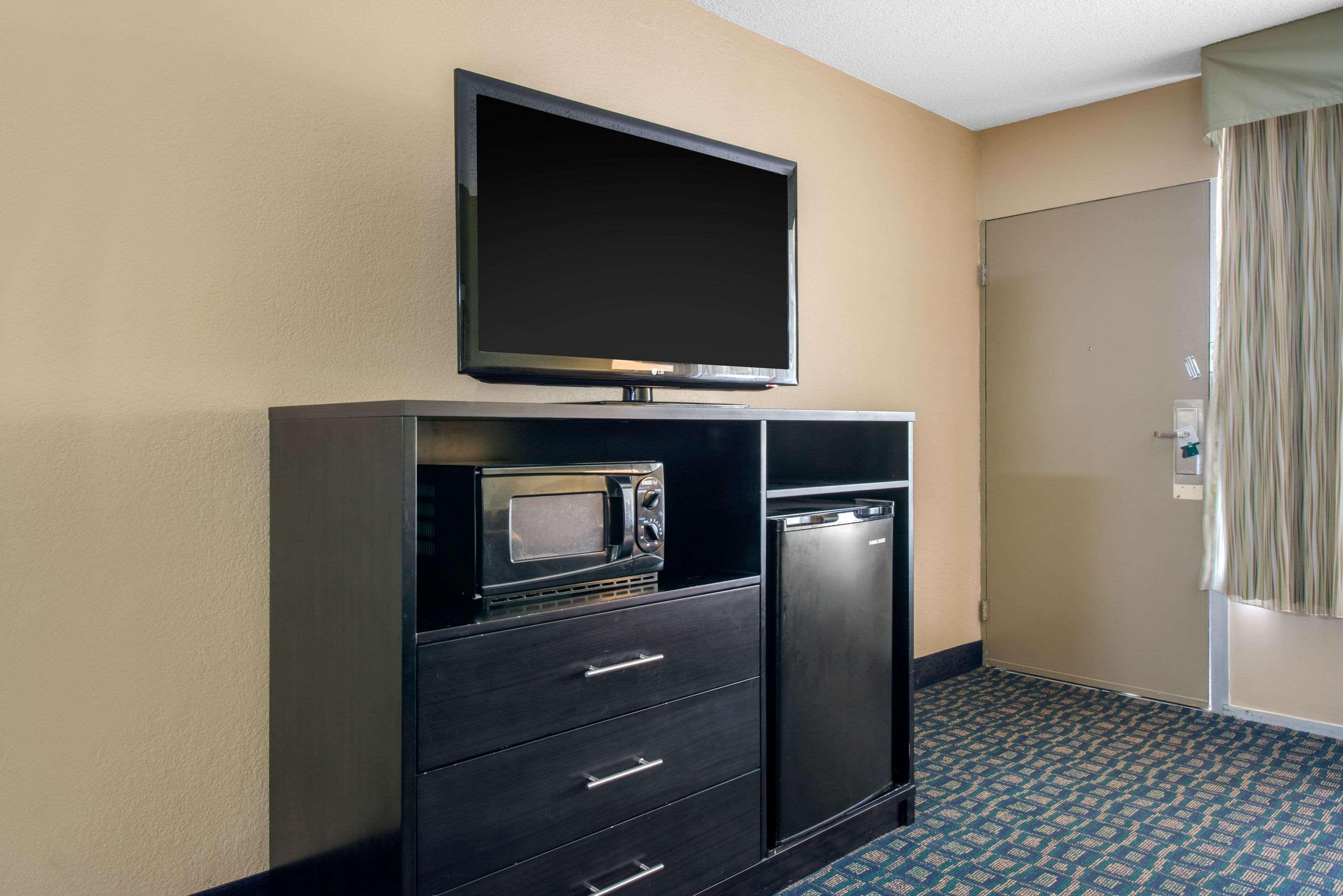 Quality & Brooksville I-75-dade Ridge Manor