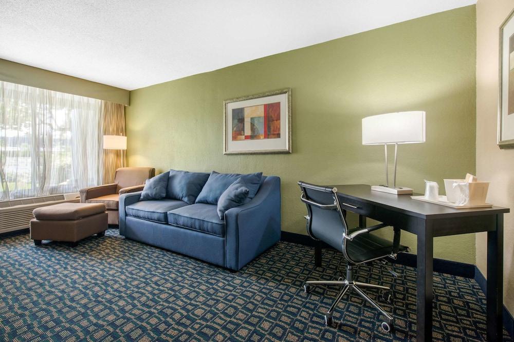 Quality & Brooksville I-75-dade Ridge Manor